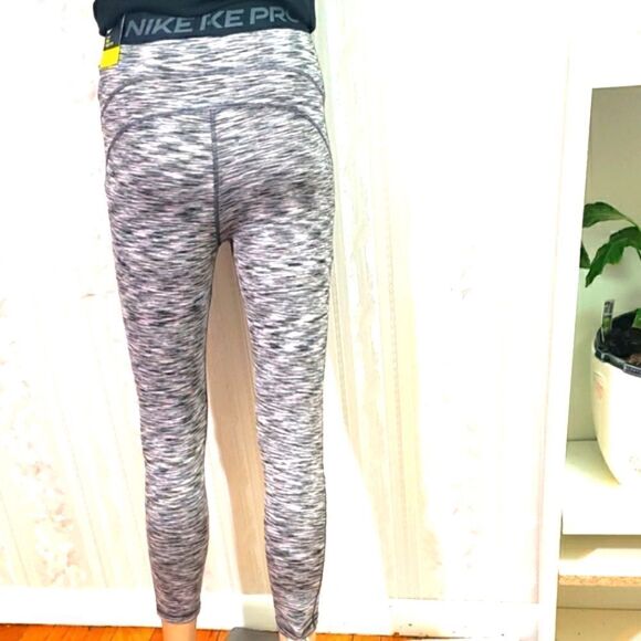 Nike Pro Tight Fit Crop Leggings - Picture 5 of 5